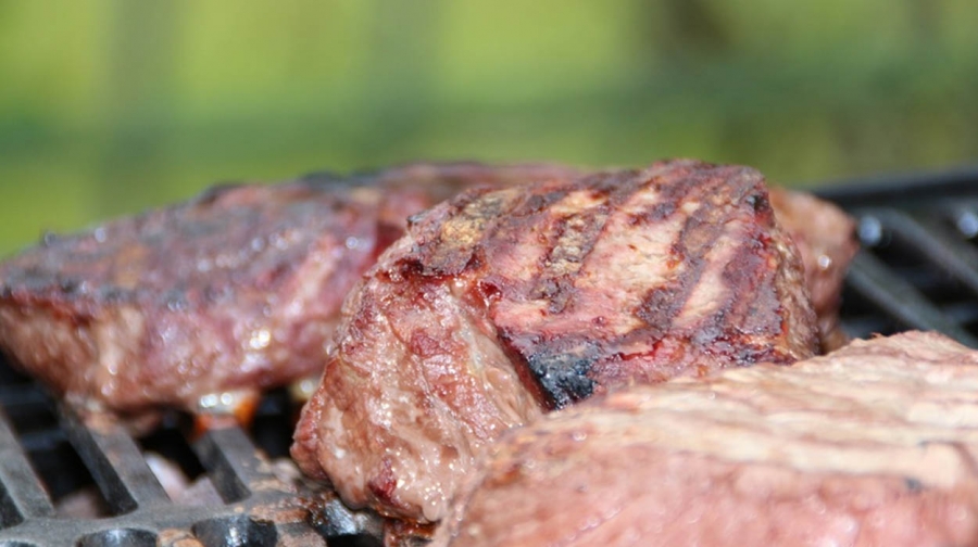 Read more about the article Grilled Horseradish Steaks